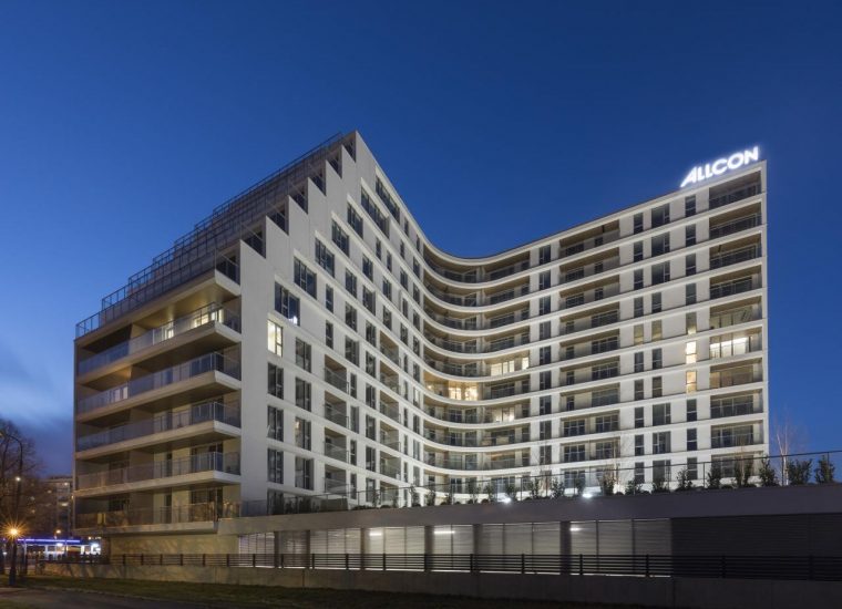 A residential building with combination windows, and stationary glass windows